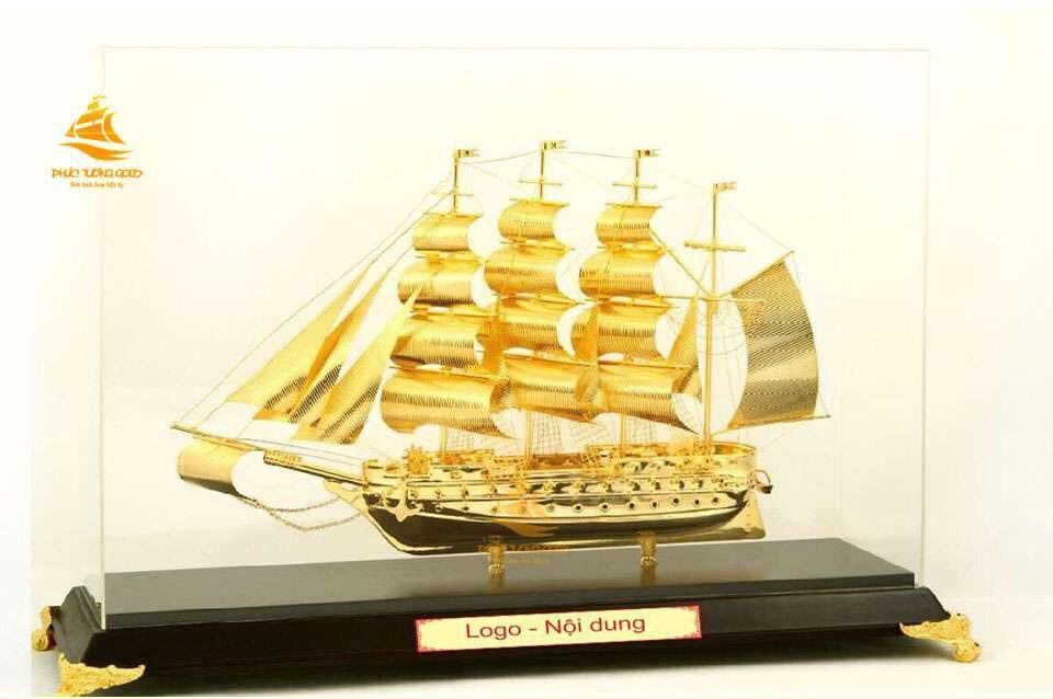 Quà tặng thuyền buồm mạ vàng 