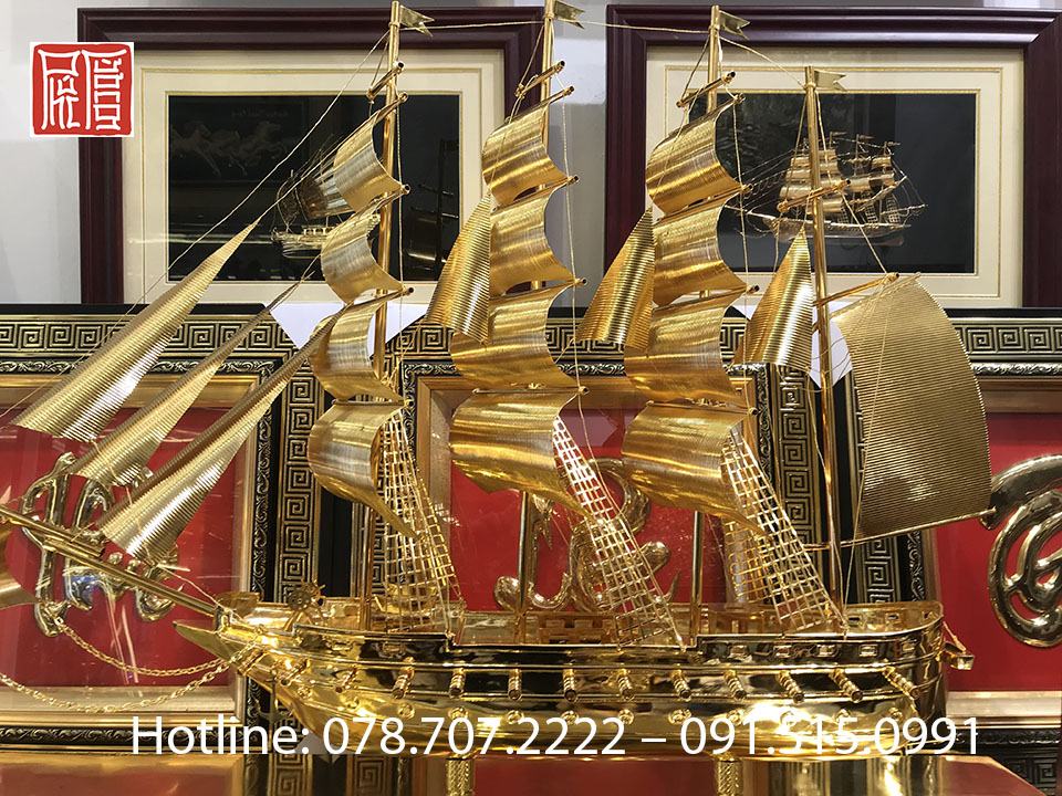 Thuyền buồm mạ vàng 24k toàn bộ cả đế cỡ lớn