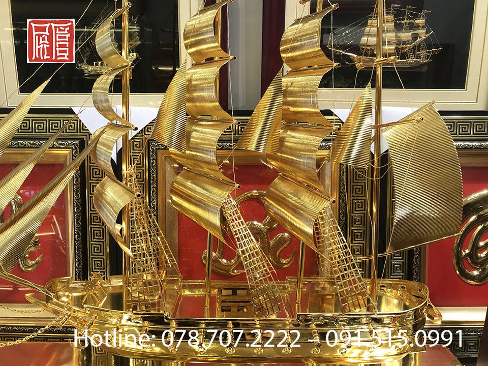 Thuyền buồm mạ vàng 24k toàn bộ cả đế cỡ lớn