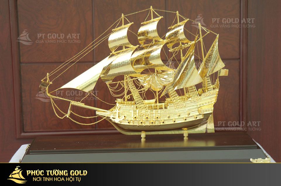 Mô hình thuyền buồm cỡ to mạ vàng mẫu 03
