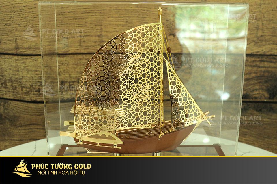 Mô hình thuyền mạ vàng mẫu mới