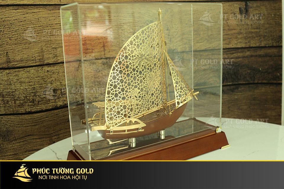 Mô hình thuyền mạ vàng mẫu mới