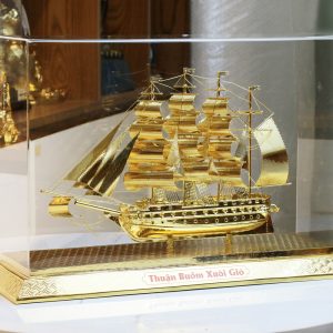 Mô hình thuyền buồm mạ vàng 24k - M2 5