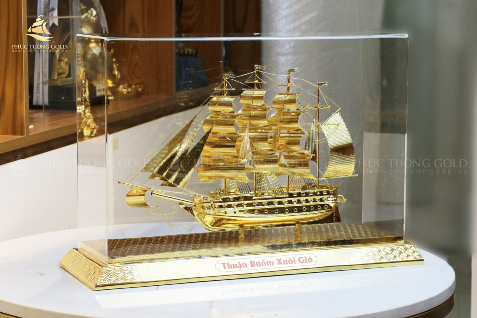 Mô hình thuyền buồm mạ vàng 24k - M2 6