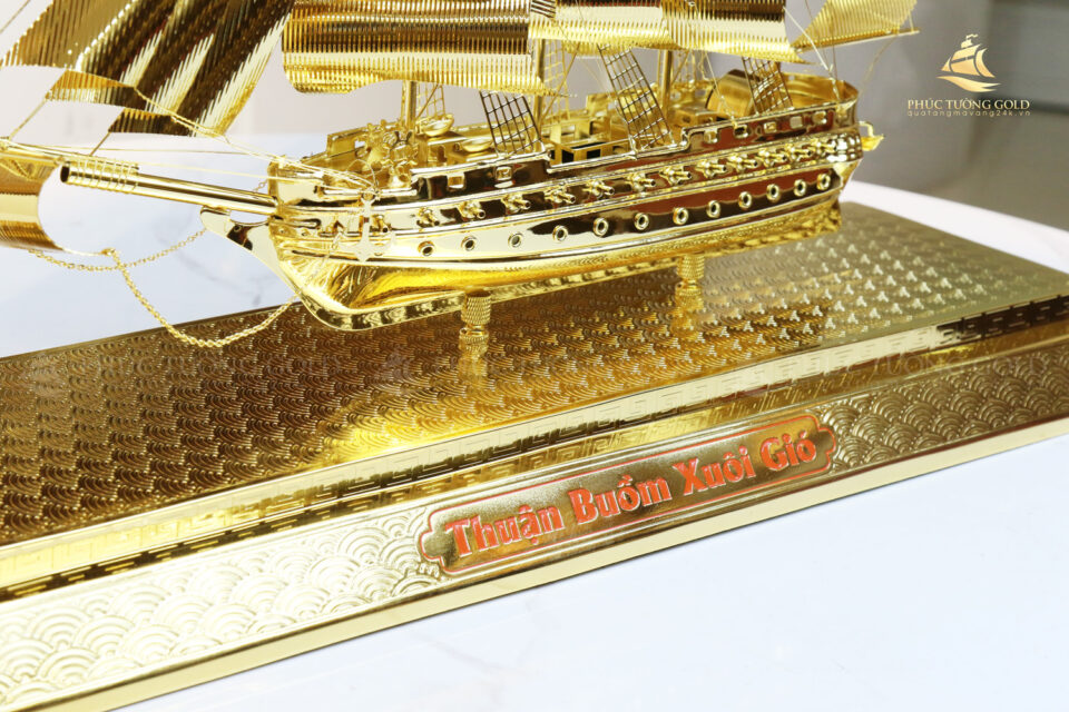 Mô hình thuyền buồm mạ vàng 24k - M2 2
