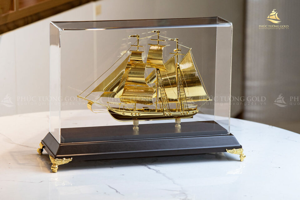 Mô hình thuyền buồm mạ vàng 24K thiết kế theo yêu cầu VPBank SME