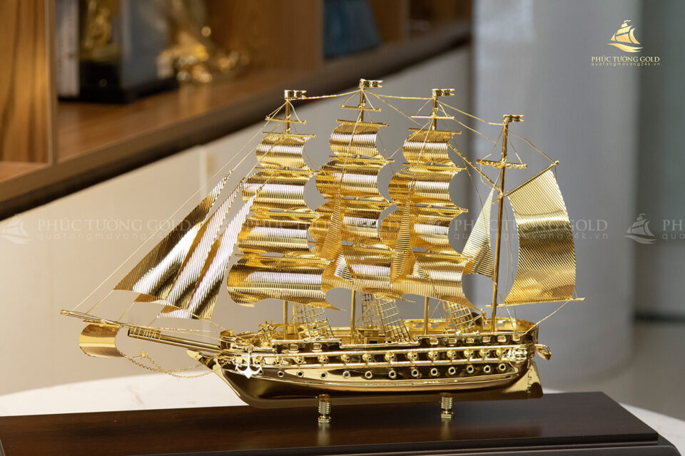 Mô hình thuyền buồm cỡ to mạ vàng - TB43