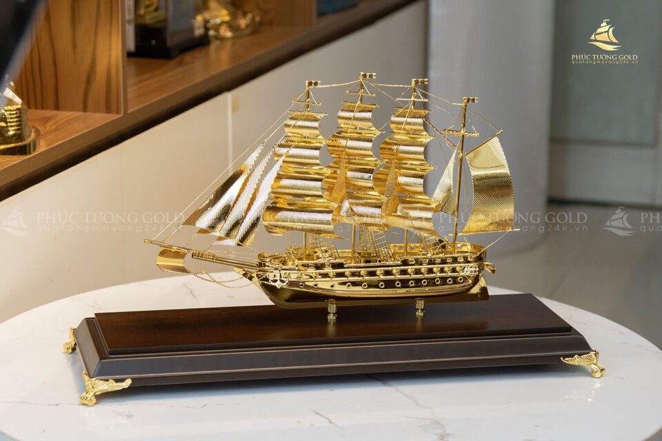 Mô hình thuyền buồm cỡ to mạ vàng - TB43 7