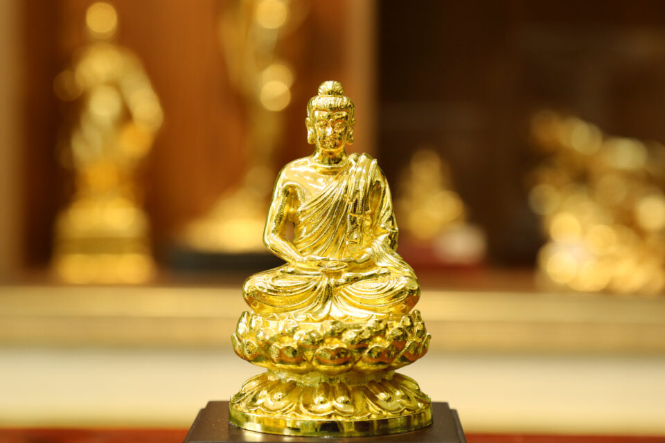Tượng Phật Thích Ca Mâu Ni mạ vàng 24k